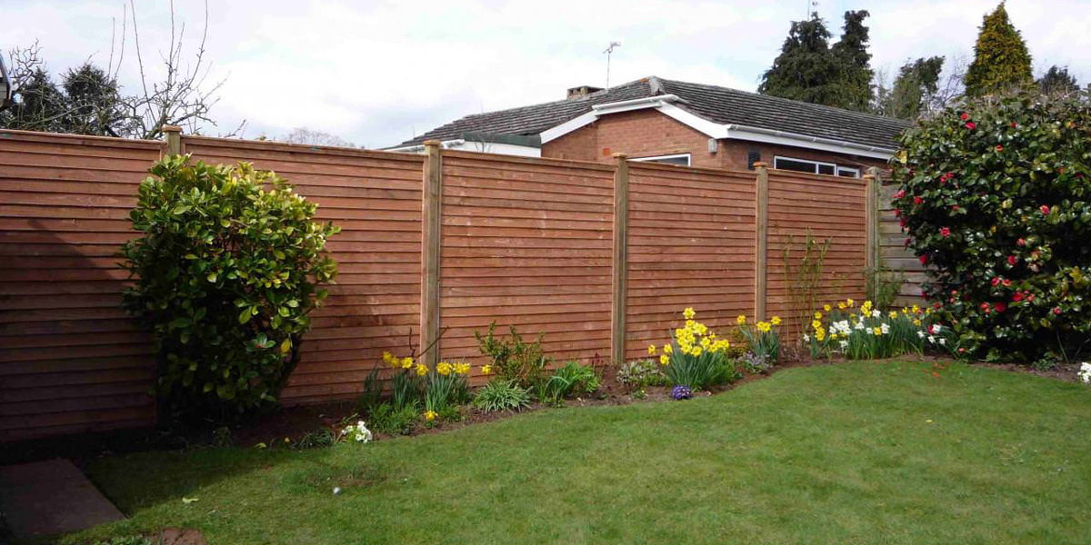 Overlap panel fence